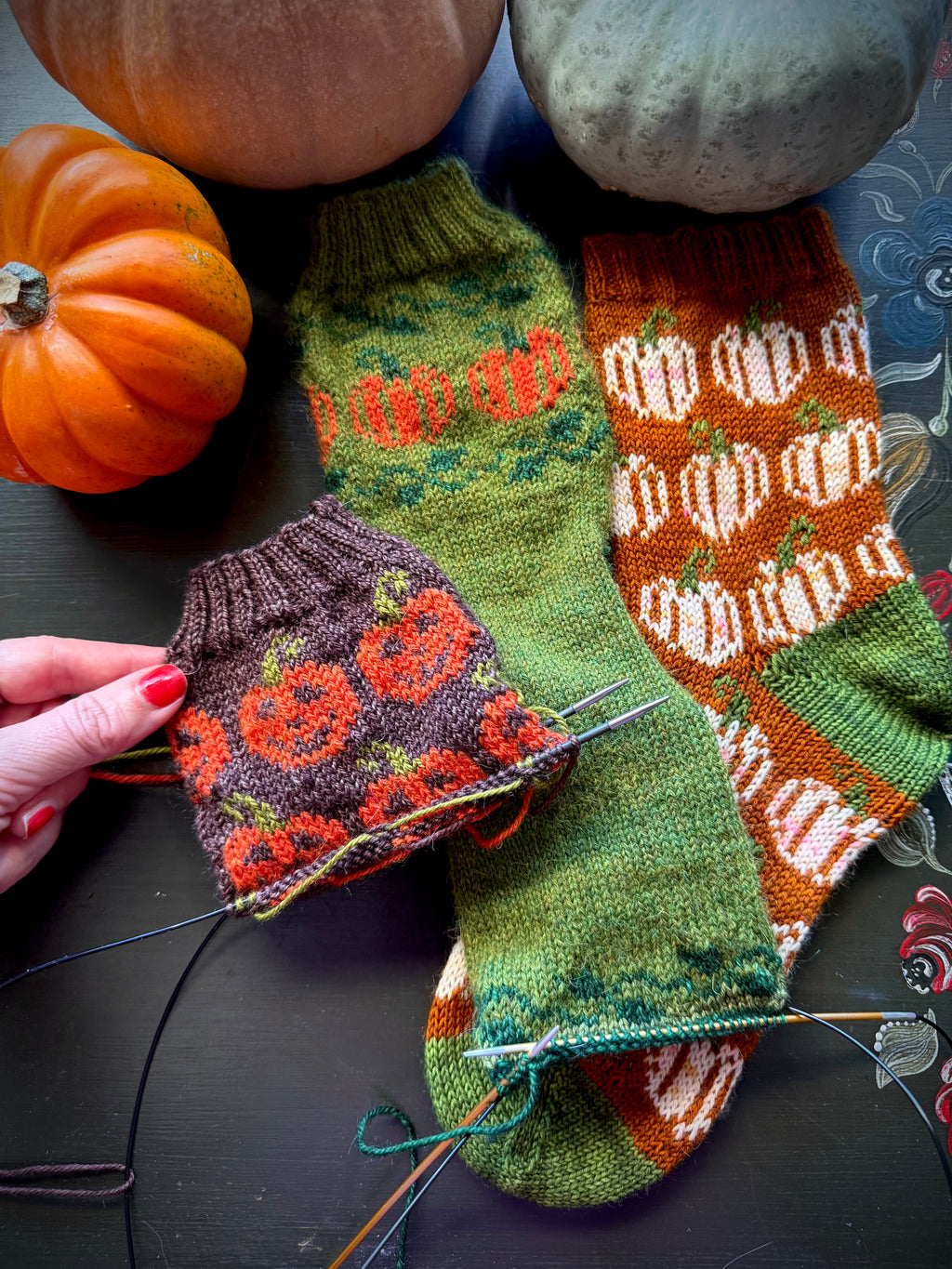Digital Item - Cottage Pumpkin socks pattern set instructions. In English and German