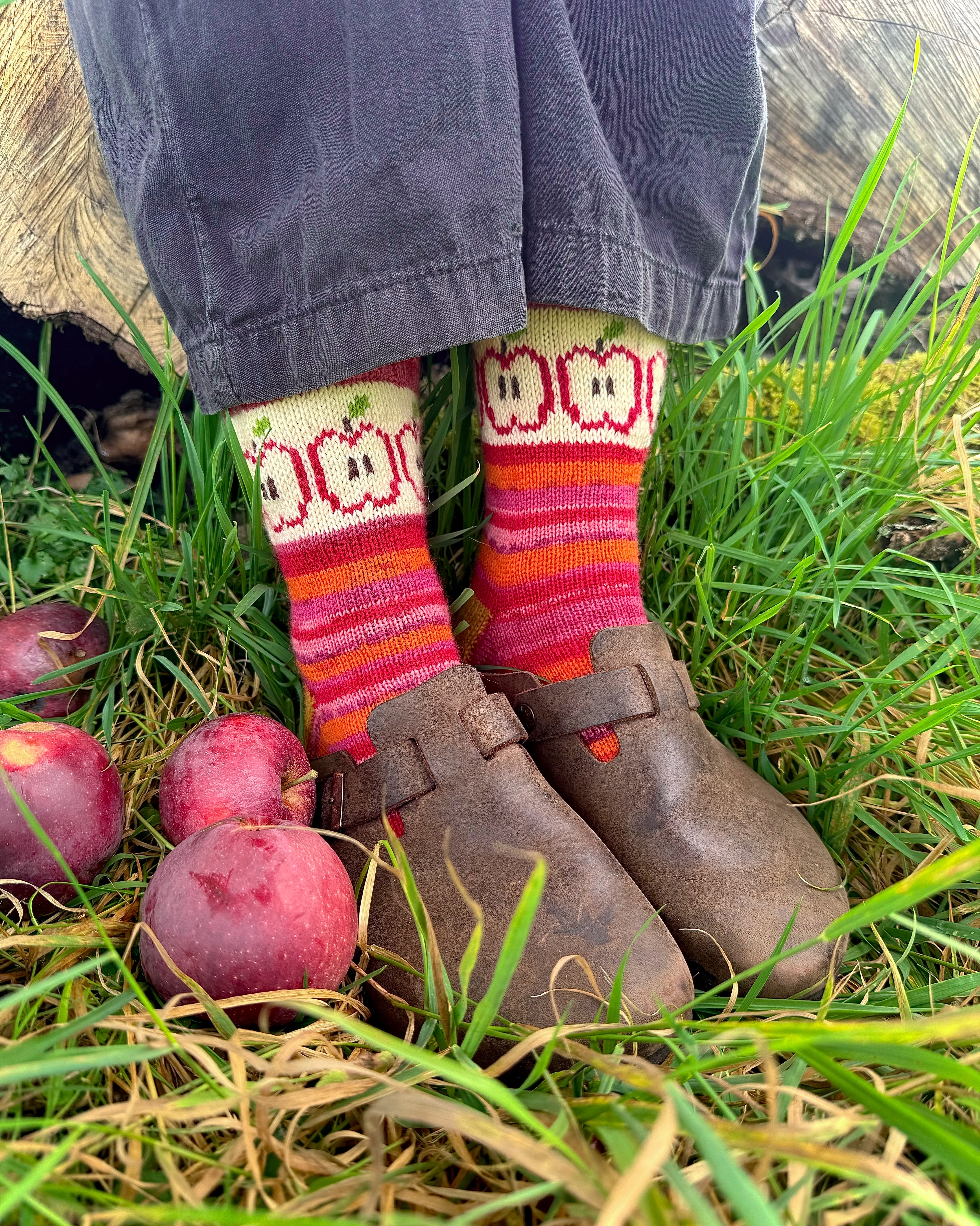 DIGITAL ITEM - Apple Slice socks