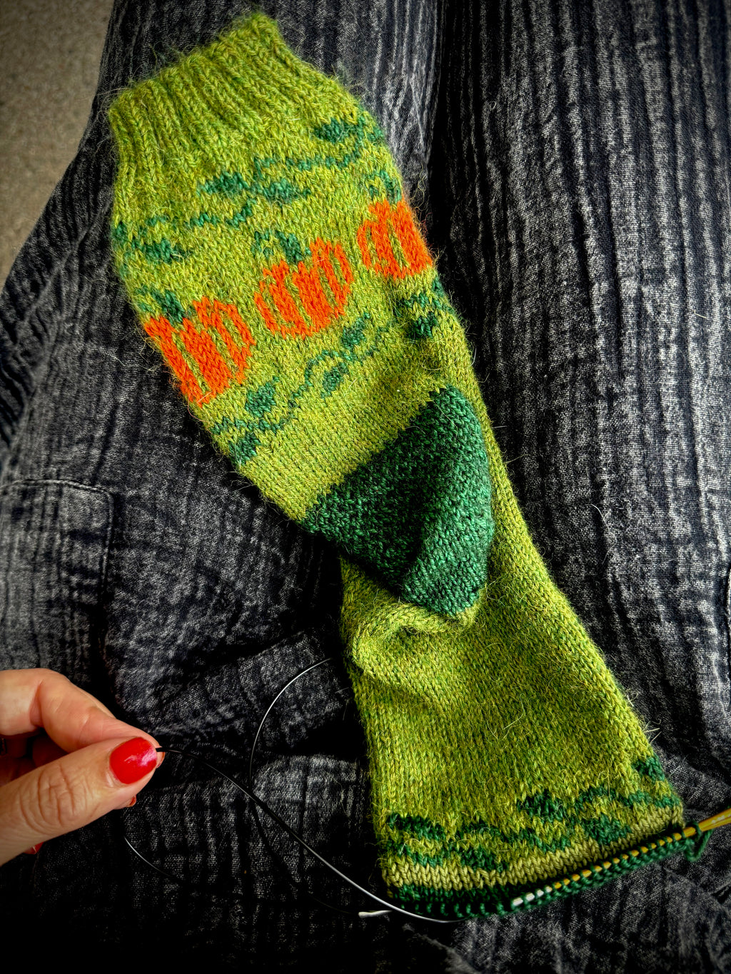 Digital Item - Cottage Pumpkin socks pattern set instructions. In English and German