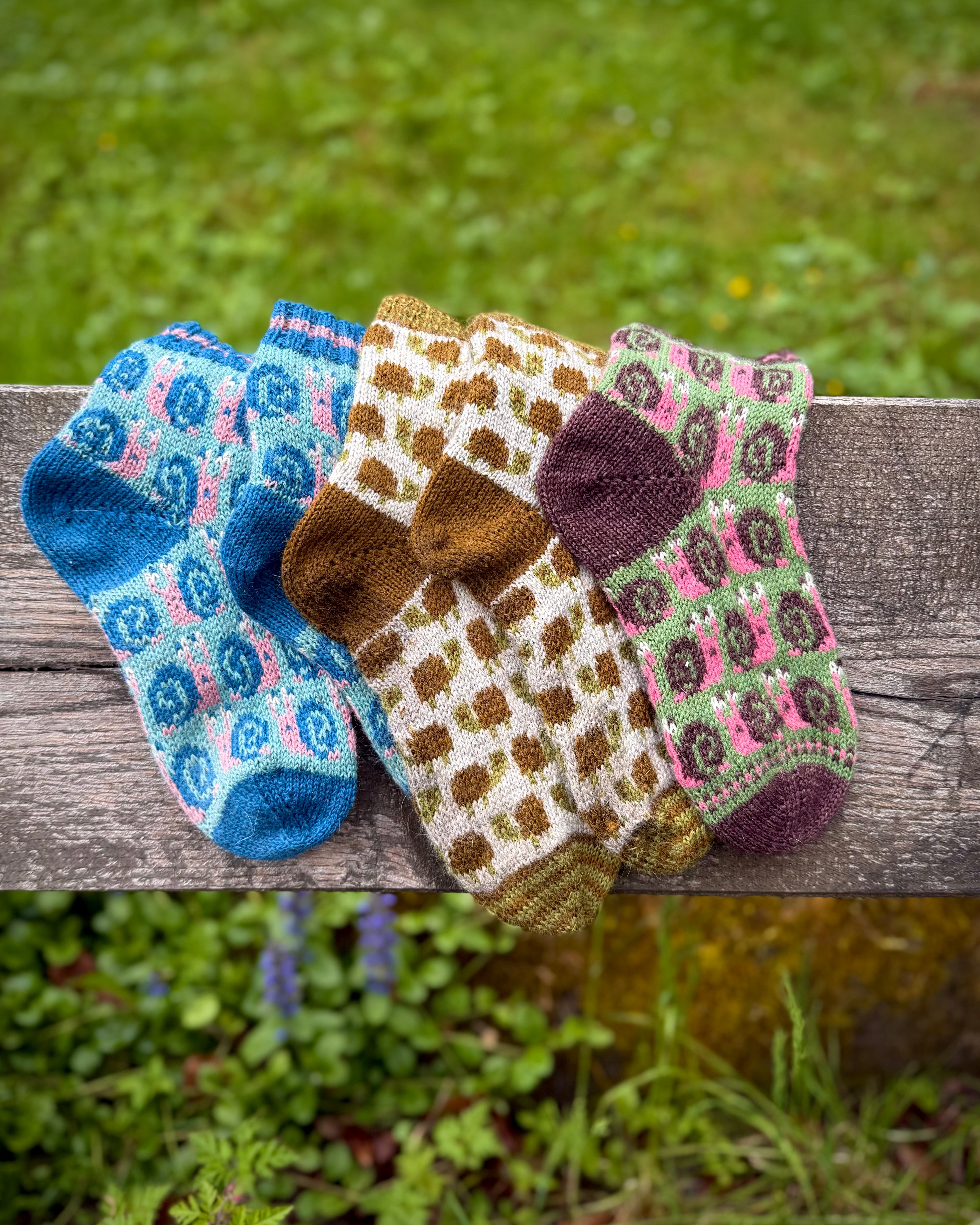 DIGITAL ITEM - Hiding in My Shell sock knitting pattern set. English and German