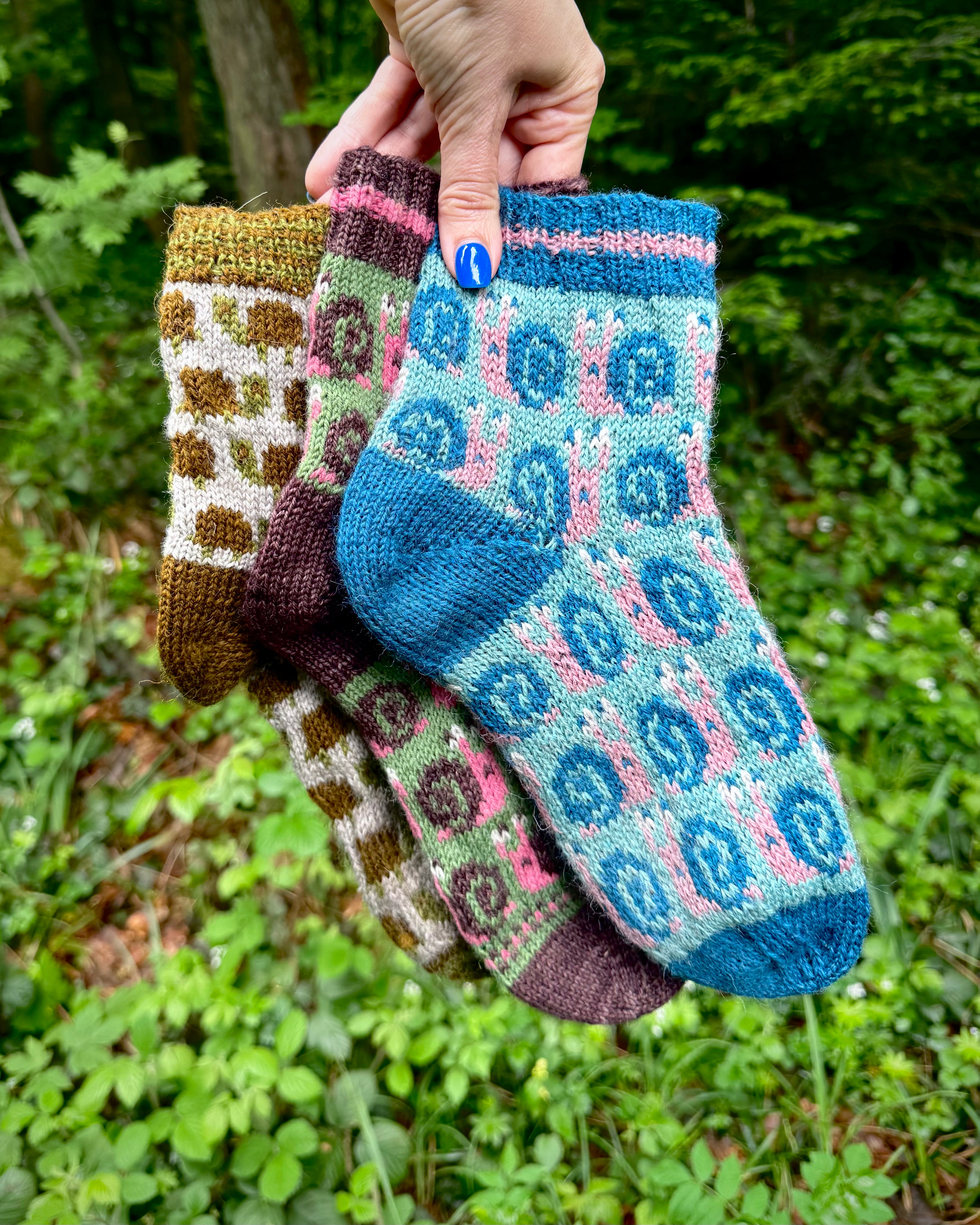 DIGITAL ITEM - Hiding in My Shell sock knitting pattern set. English and German