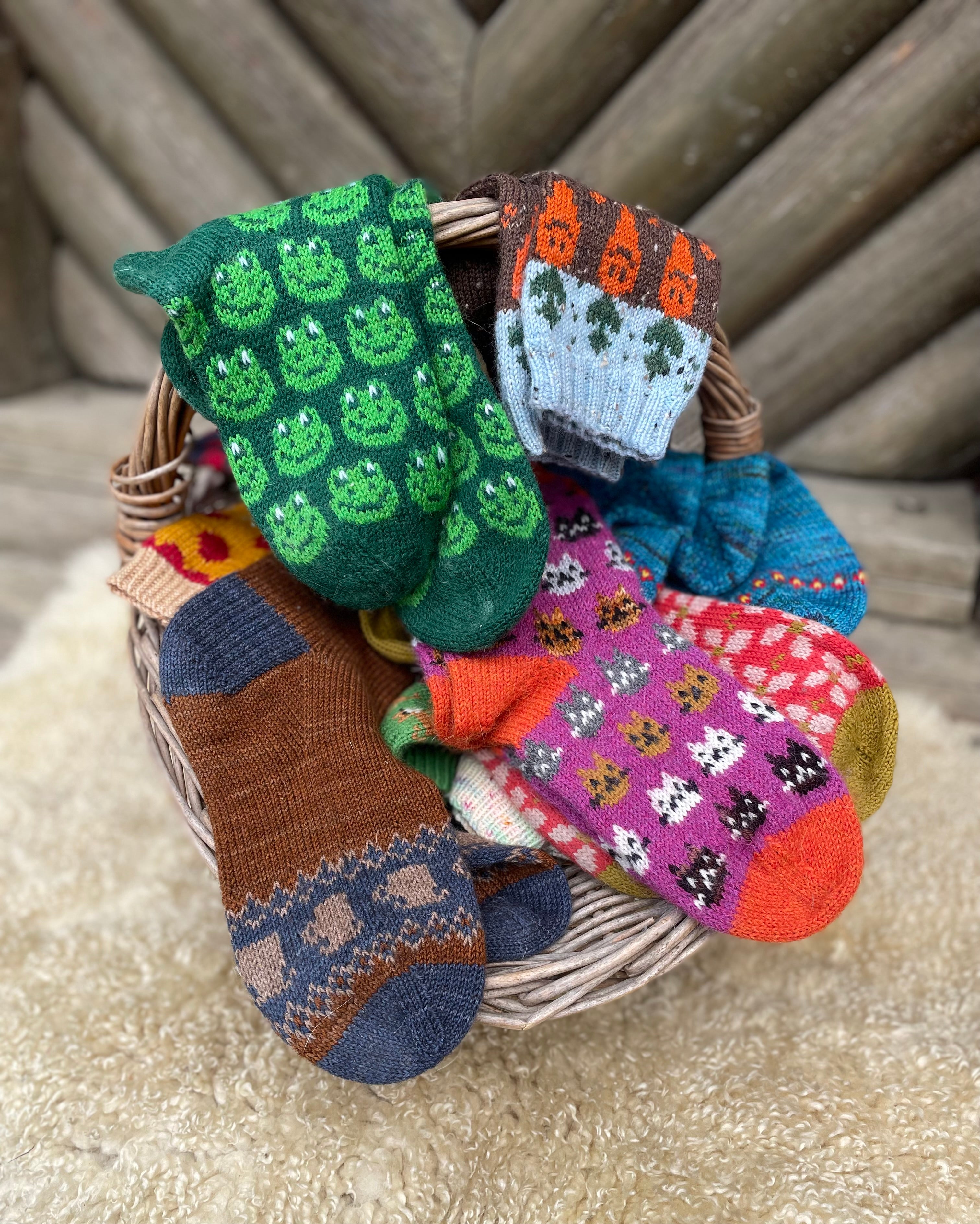 DIGITAL ITEM - Kiss A Frog socks