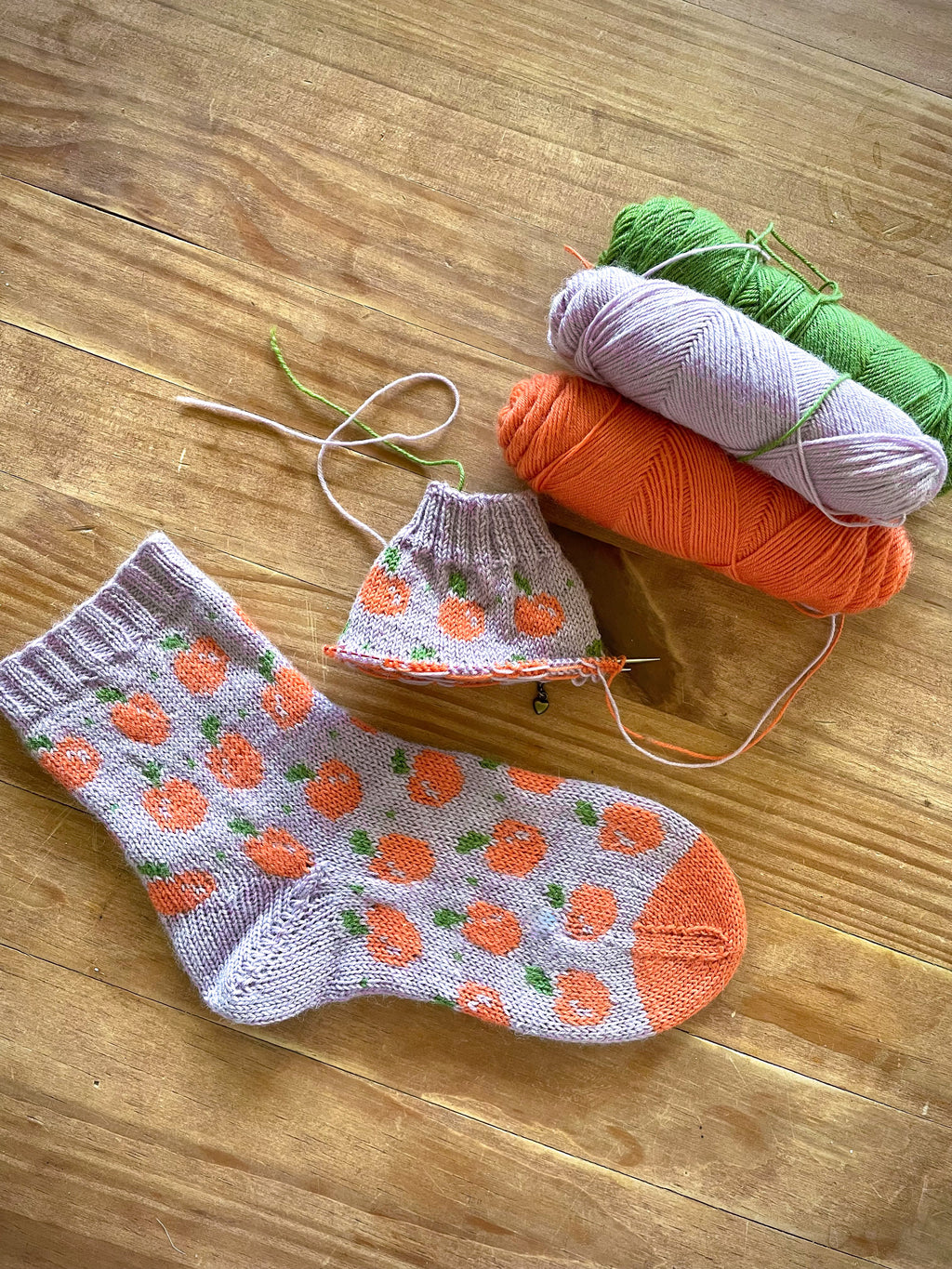 DIGITAL ITEM Just peachy pumpkins sock set knitting instructions - English only