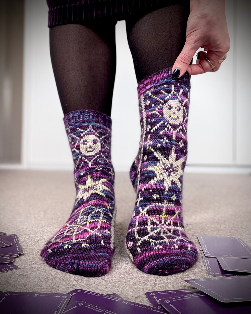 DIGITAL ITEM - Read It in the Cards. Knitting instructions in English