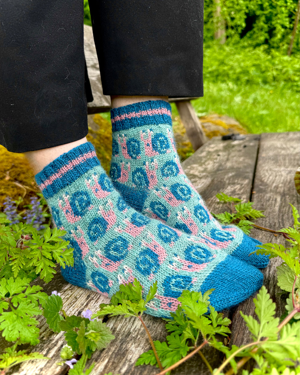 DIGITAL ITEM - Hiding in My Shell sock knitting pattern set. English and German