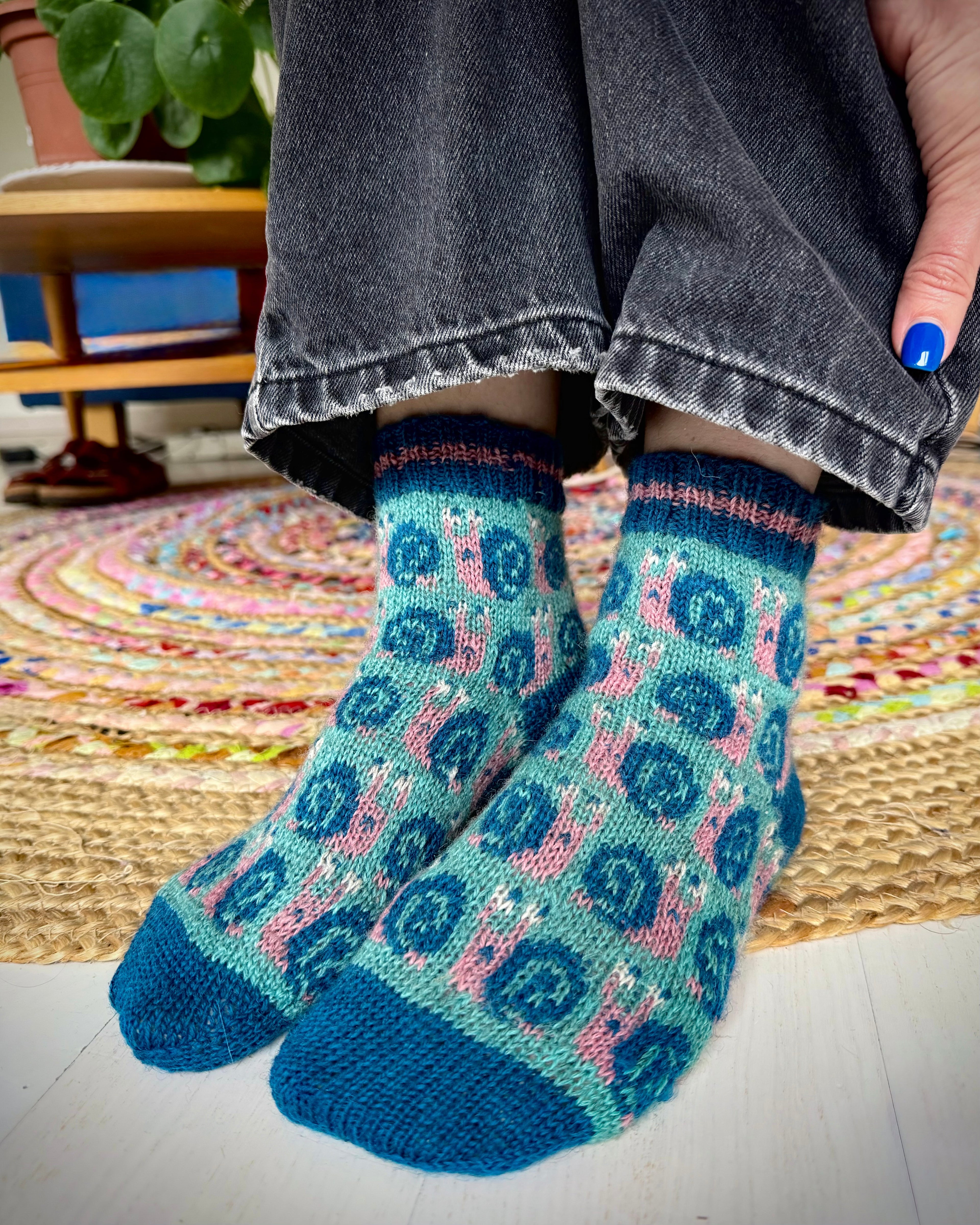 DIGITAL ITEM - Hiding in My Shell sock knitting pattern set. English and German