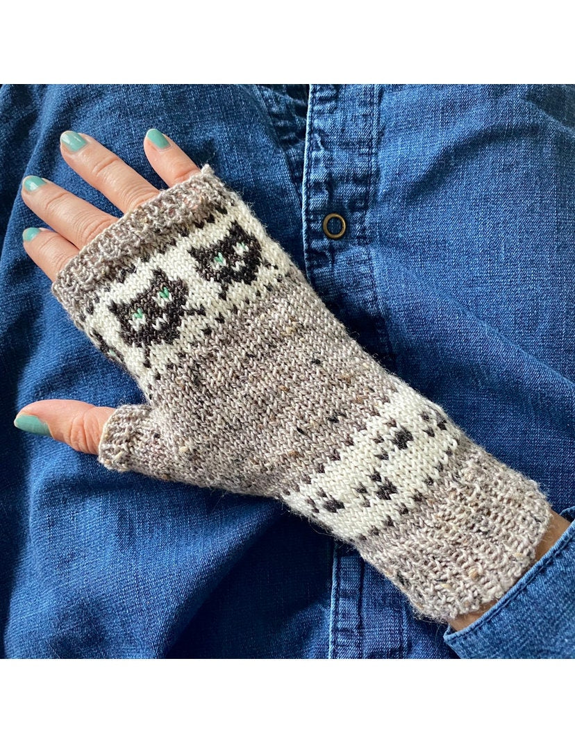 DIGITAL ITEM Sassy Cat mitts knitting instructions