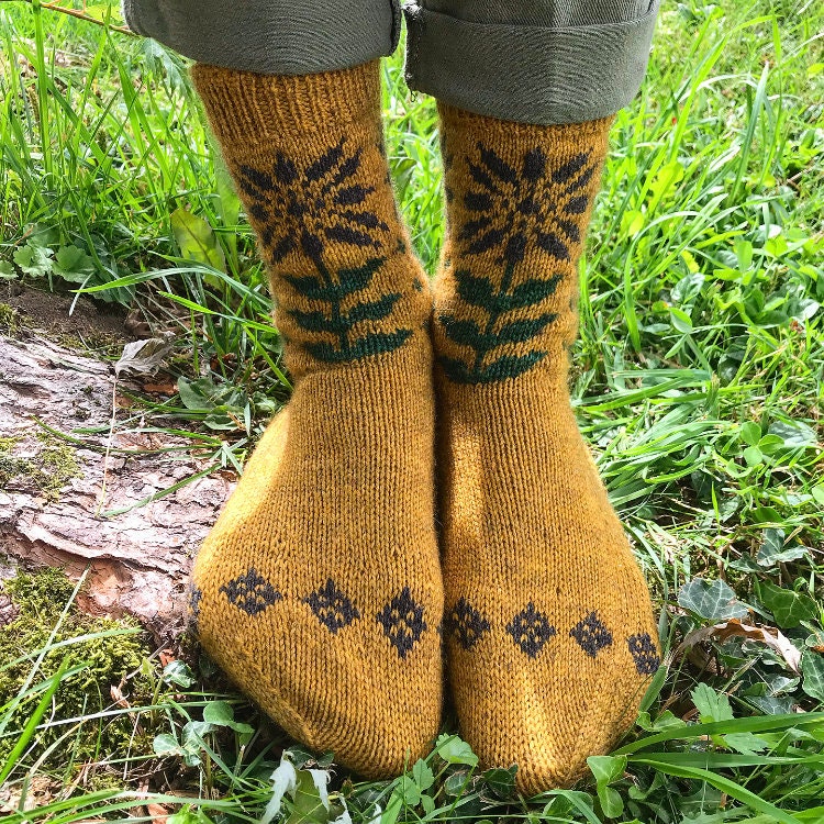DIGITAL ITEM Lucky Sunflower socks knitting instructions