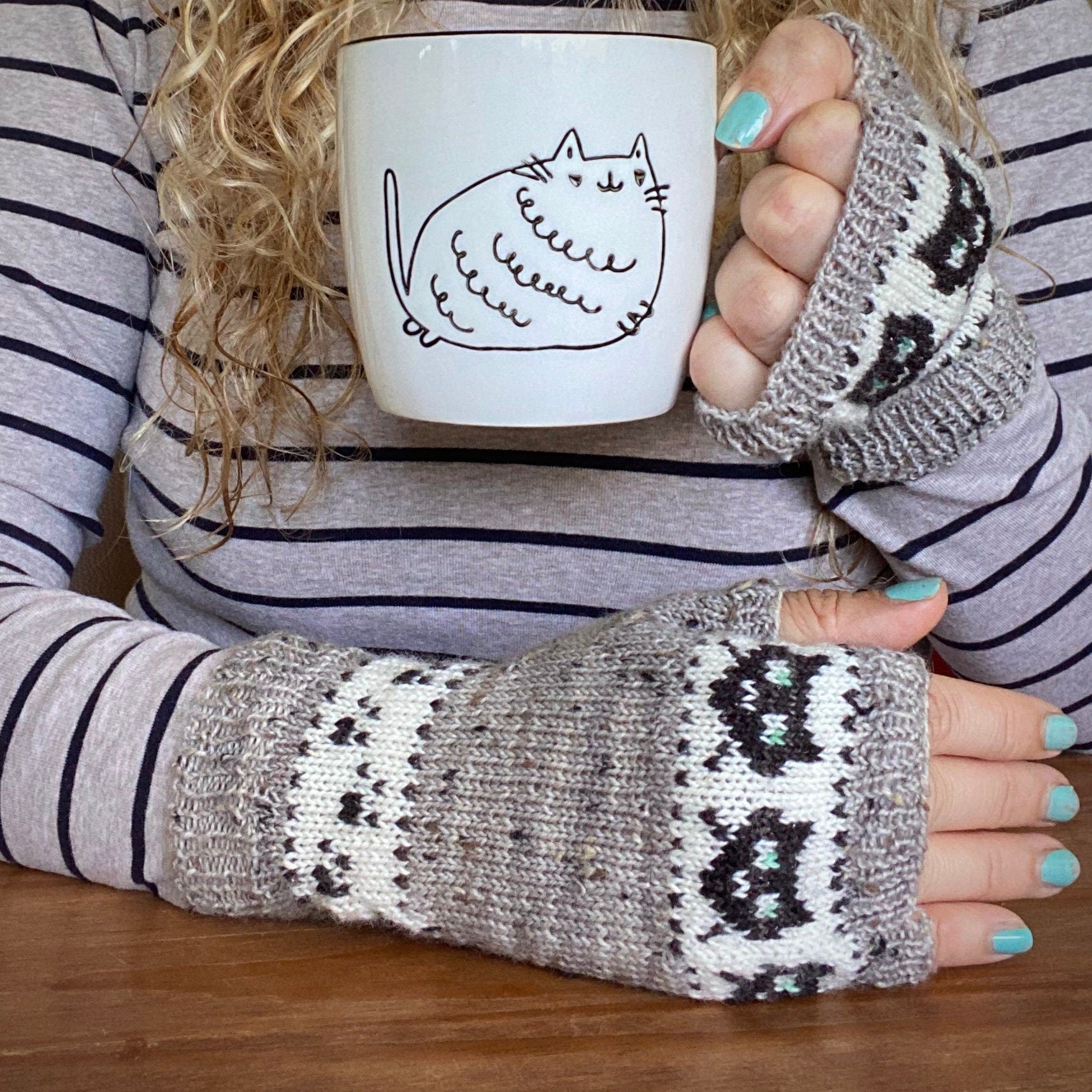 DIGITAL ITEM Sassy Cat mitts knitting instructions