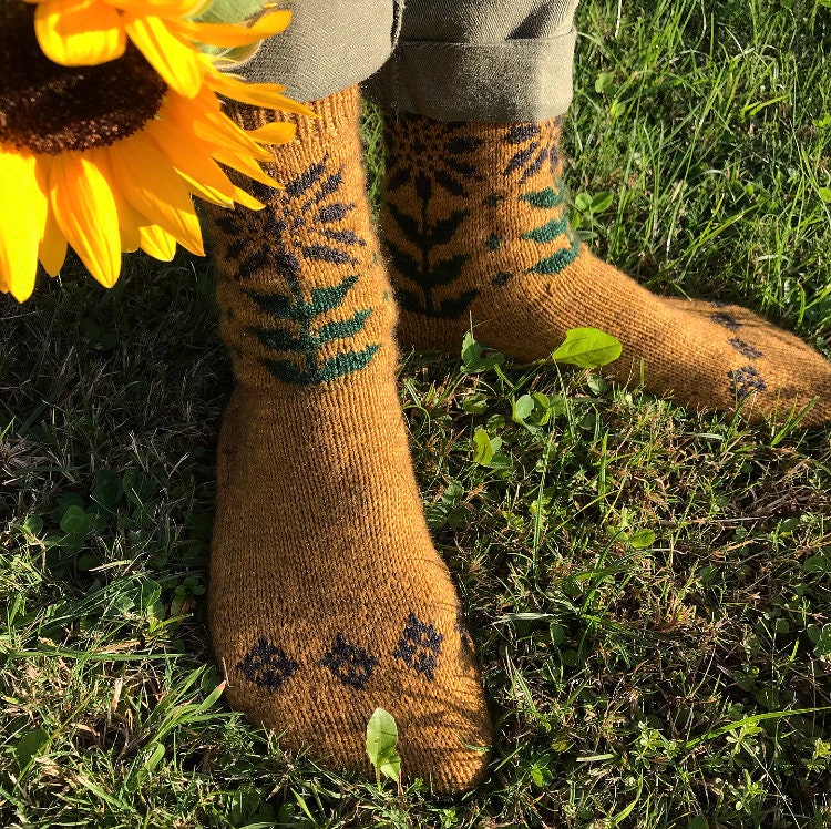 DIGITAL ITEM Lucky Sunflower socks knitting instructions