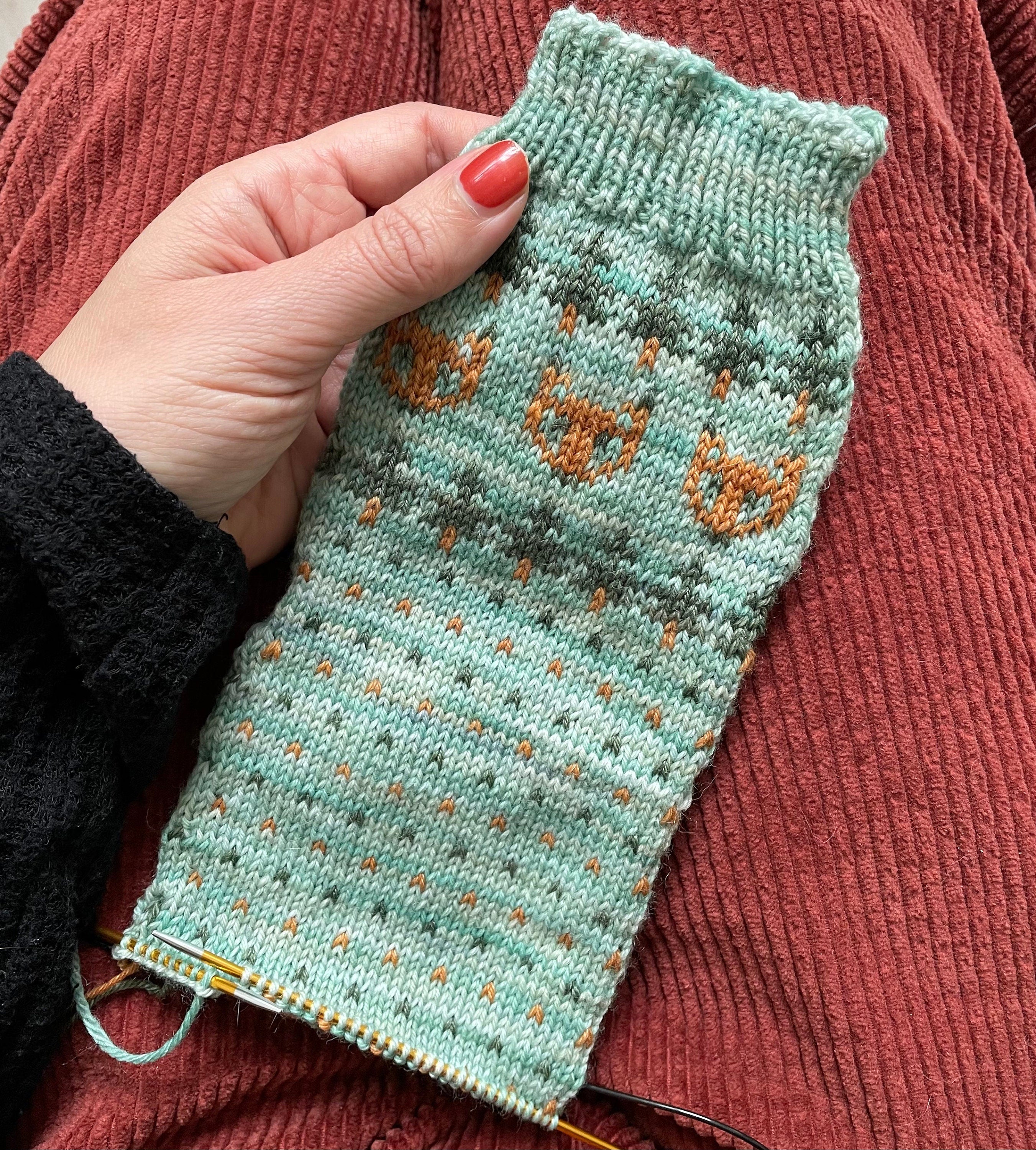 DIGITAL ITEM Foxes Day out socks knitting instructions