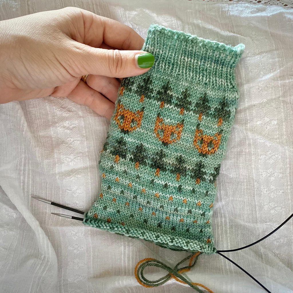 DIGITAL ITEM Foxes Day out socks knitting instructions