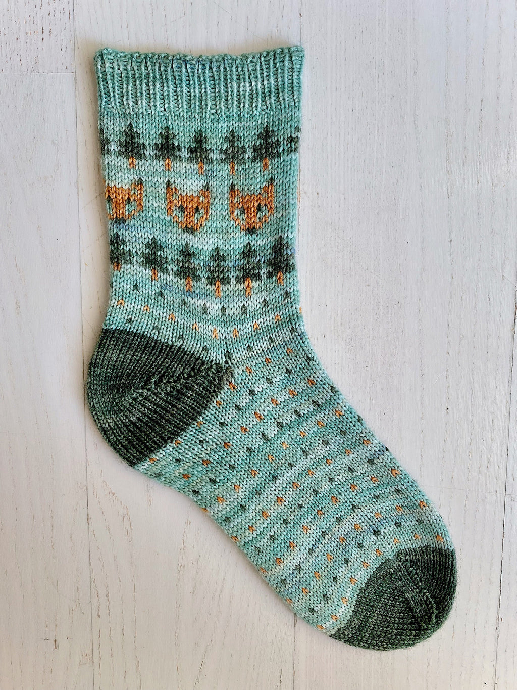 DIGITAL ITEM Foxes Day out socks knitting instructions