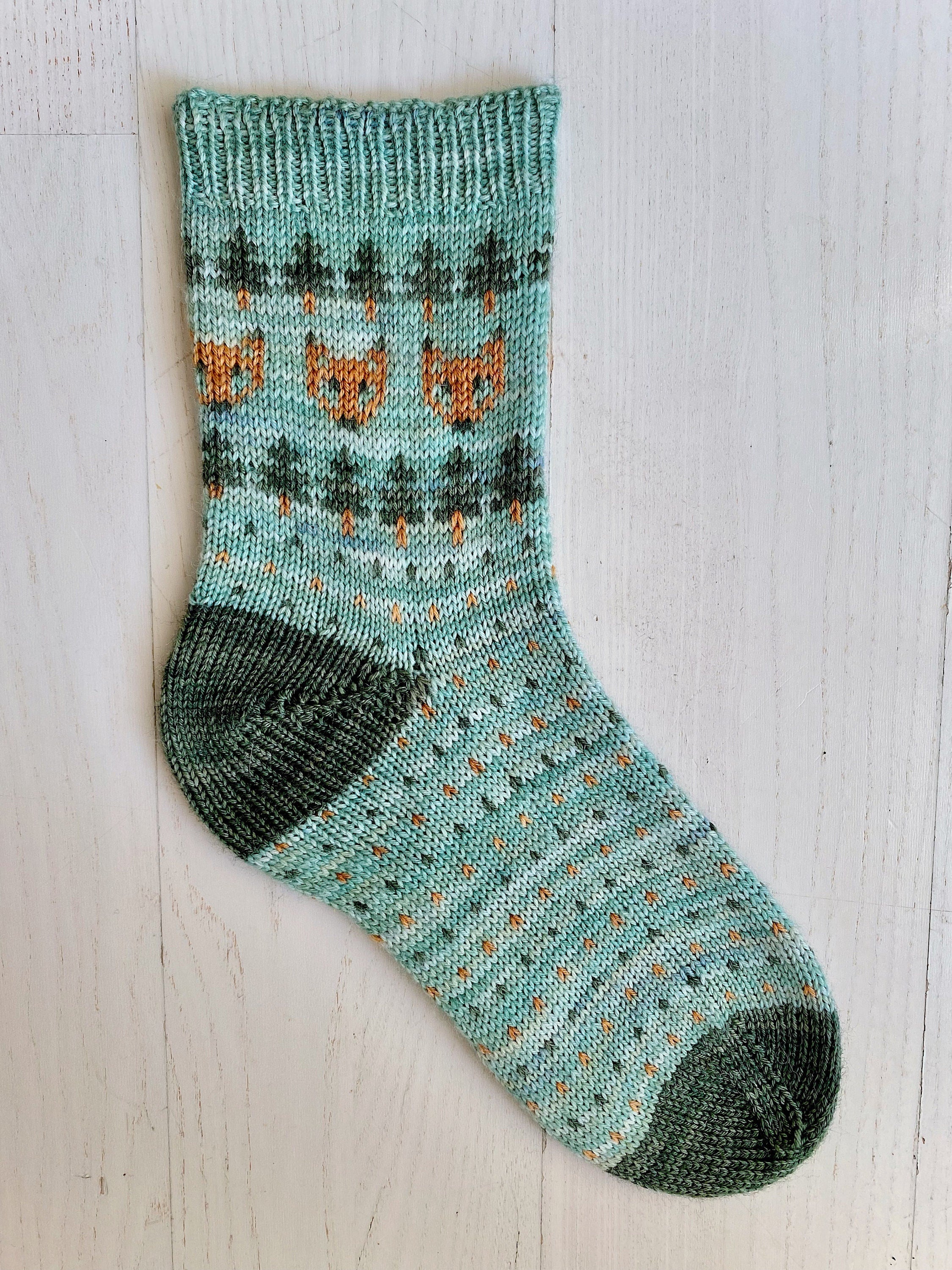 DIGITAL ITEM Foxes Day out socks knitting instructions