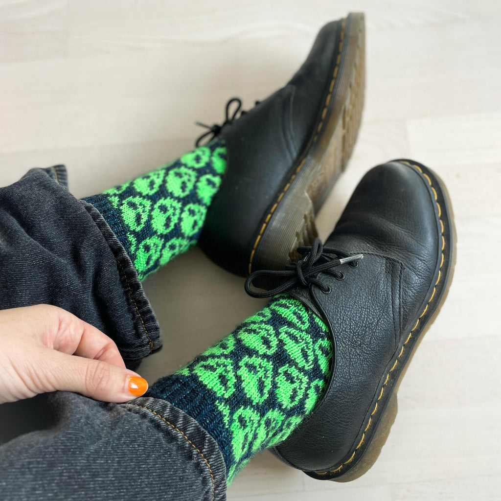 DIGITAL ITEM The Truth is Out There socks pattern