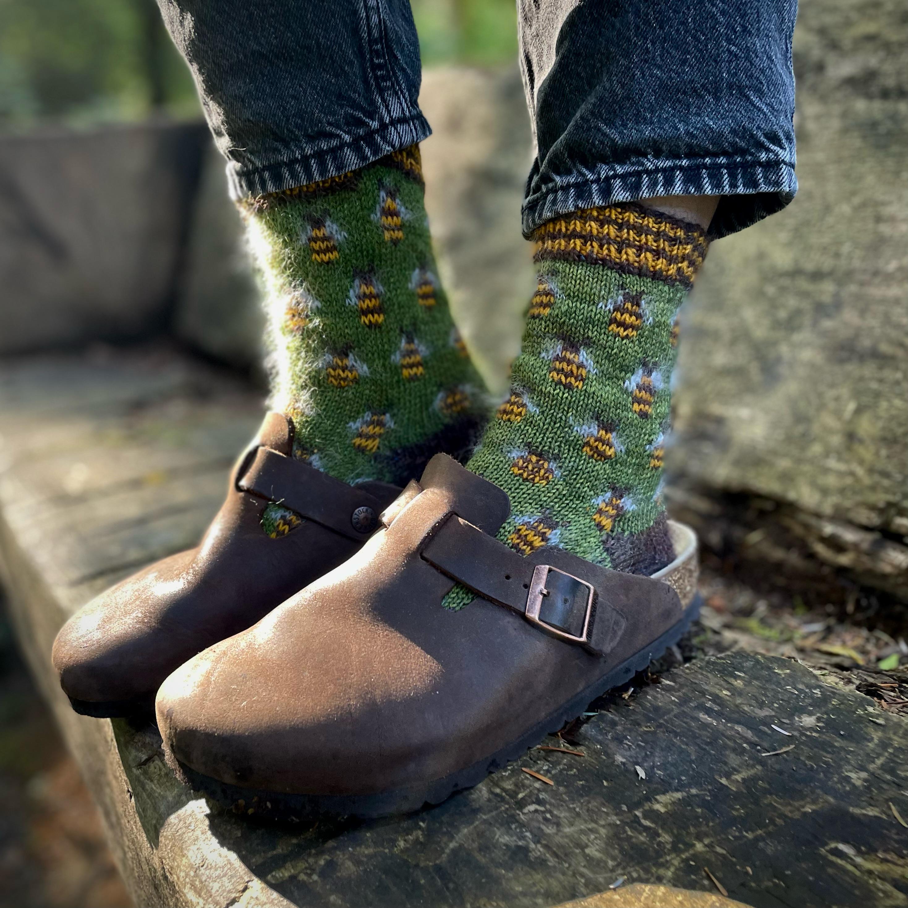 DIGITAL ITEM PDF - Bee-autiful socks knitting instructions