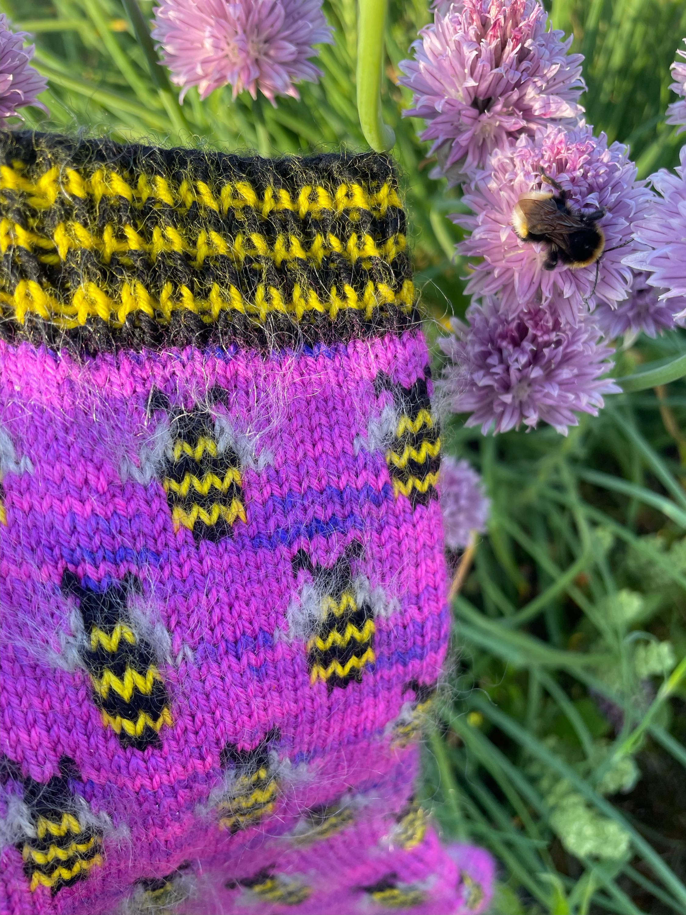 DIGITAL ITEM PDF - Bee-autiful socks knitting instructions