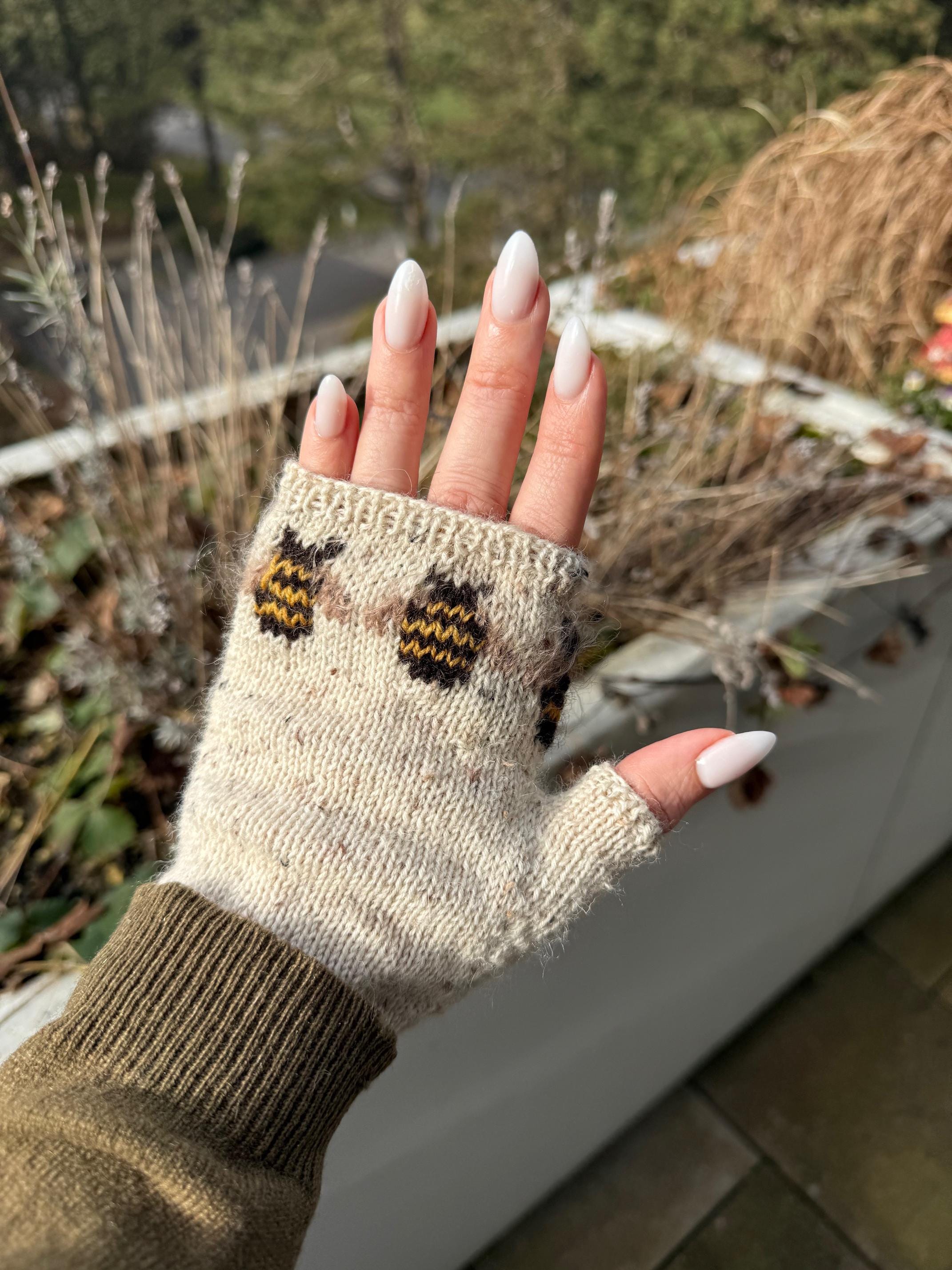 DIGITAL ITEM - PDF Knitting pattern. Bee-autiful Mitts