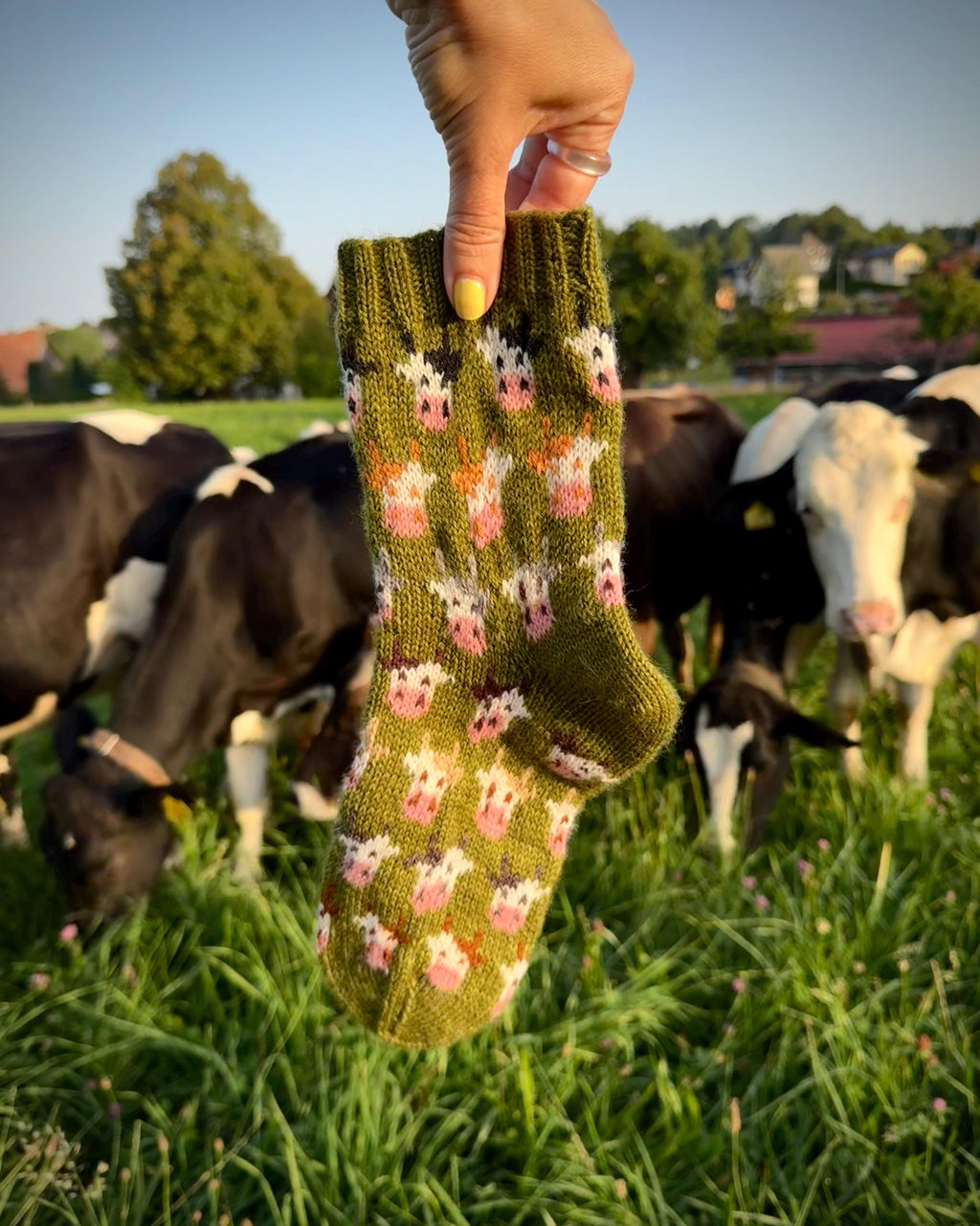 DIGITAL ITEM - Herding Cows pattern. 2 PDFs, 1 in English and 1 in German.