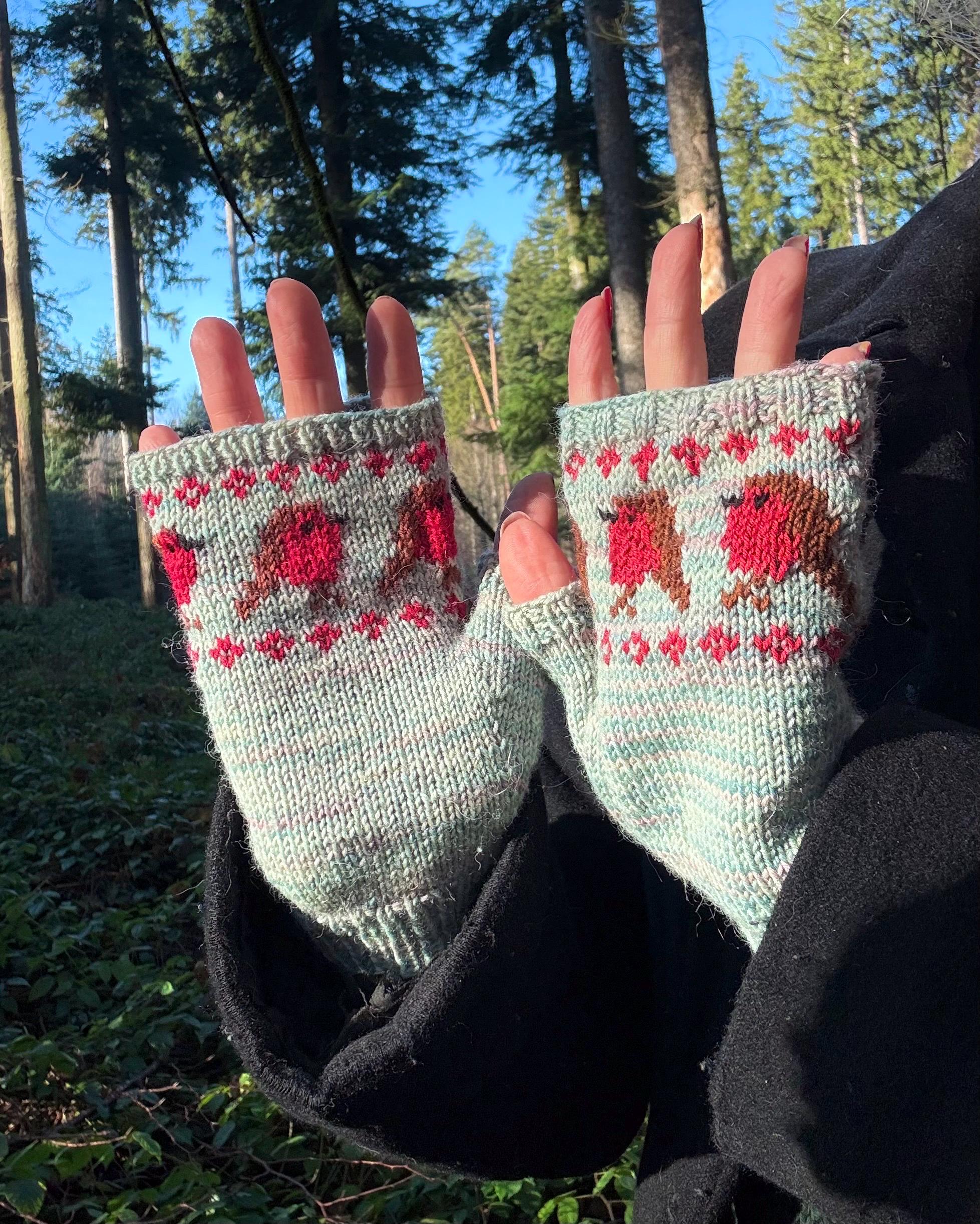 DIGITAL ITEM - Festive Robins Mitts knitting instructions. PDF in English & German only