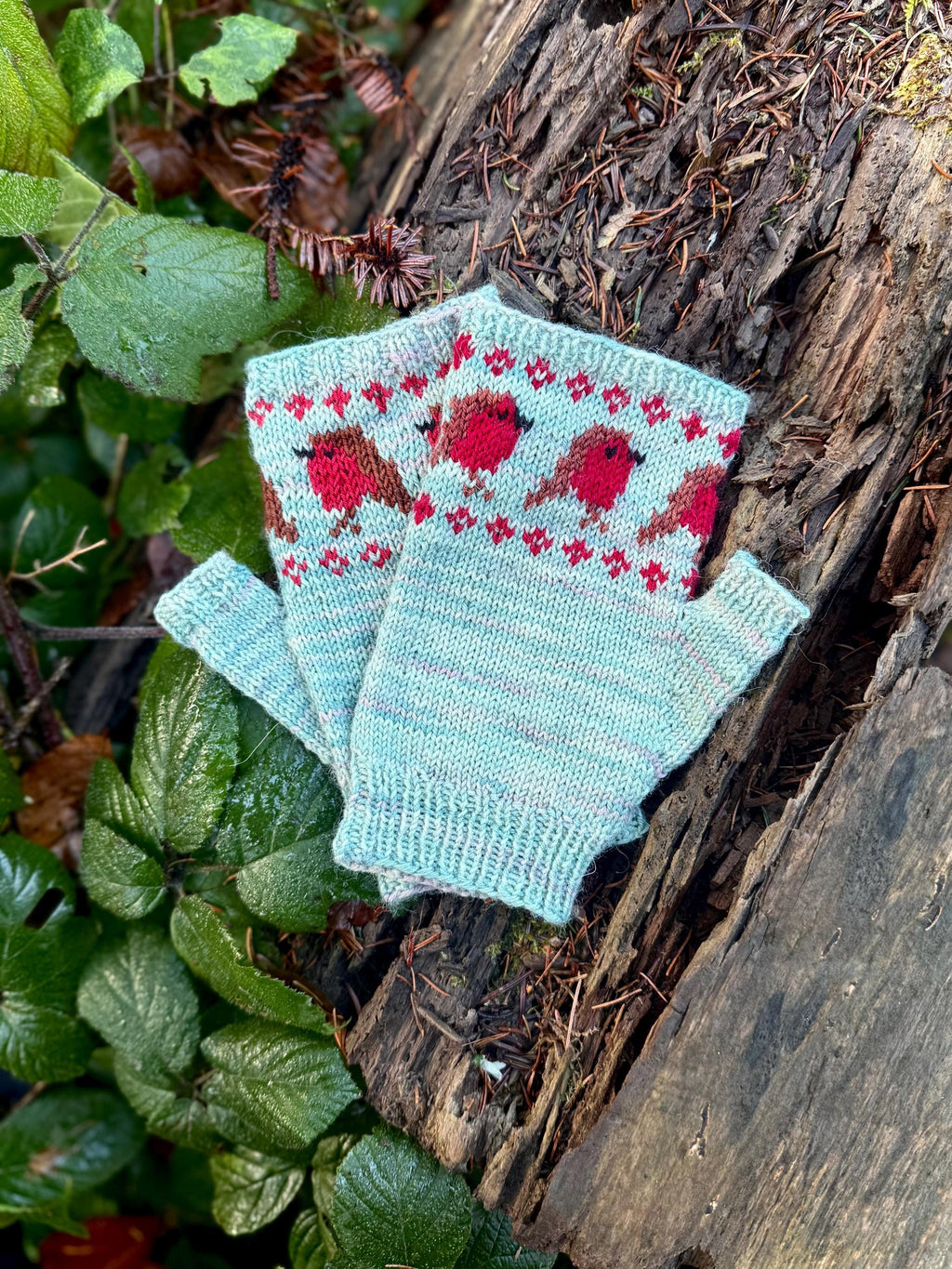 DIGITAL ITEM - Festive Robins Mitts knitting instructions. PDF in English & German only