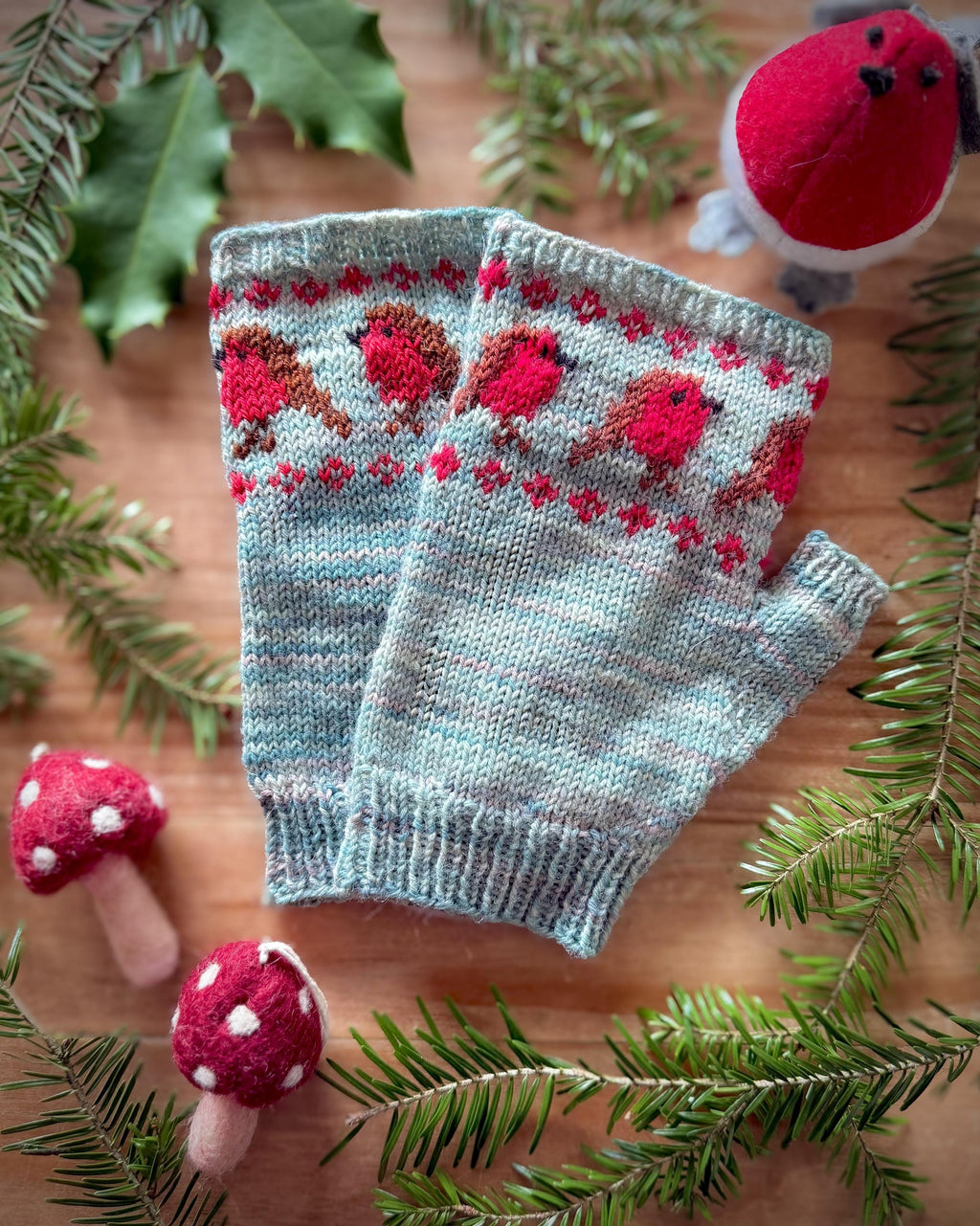 DIGITAL ITEM - Festive Robins Mitts knitting instructions. PDF in English & German only