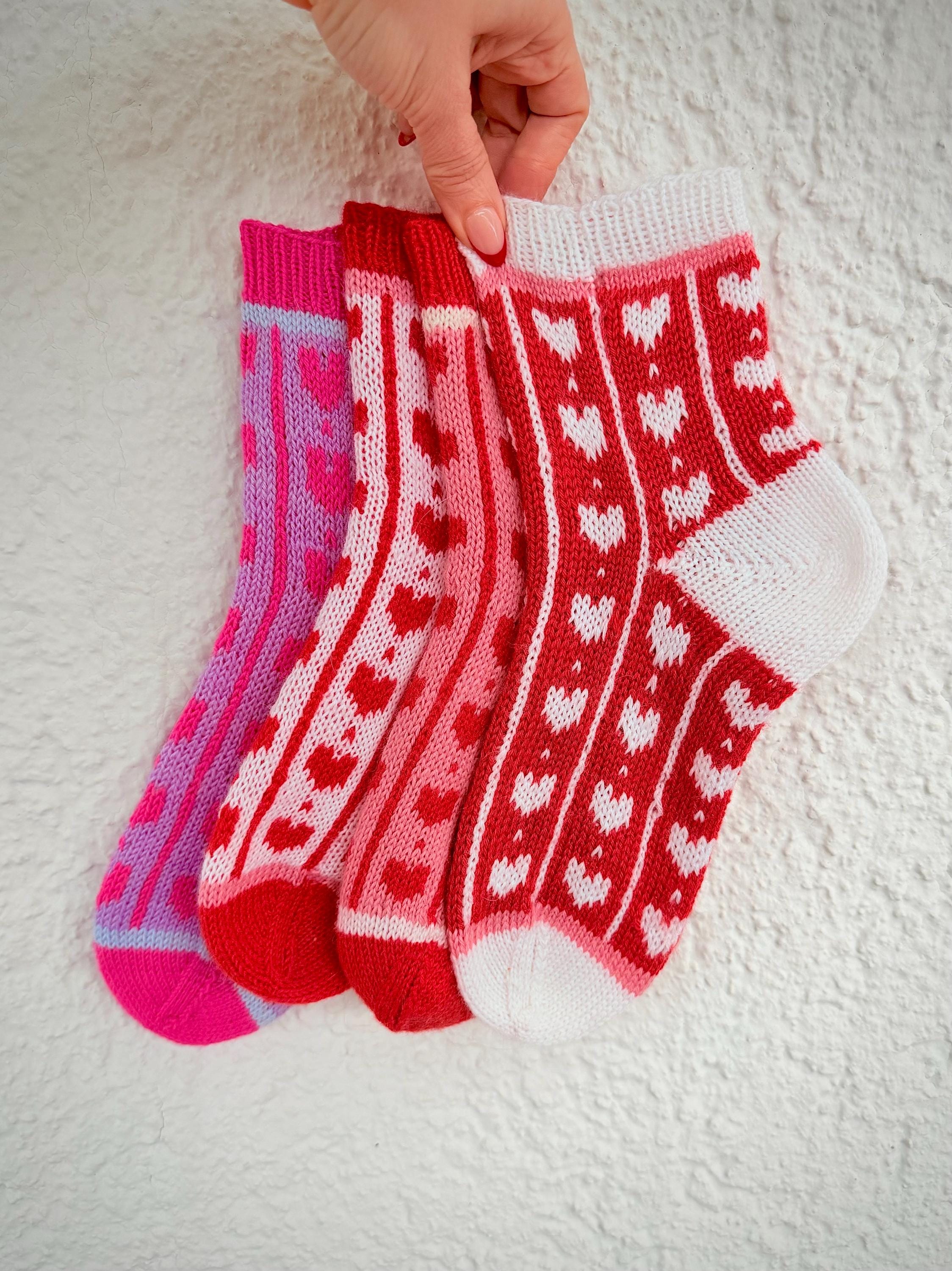 DIGITAL ITEM - PDF knitting pattern. Love-ly socks.