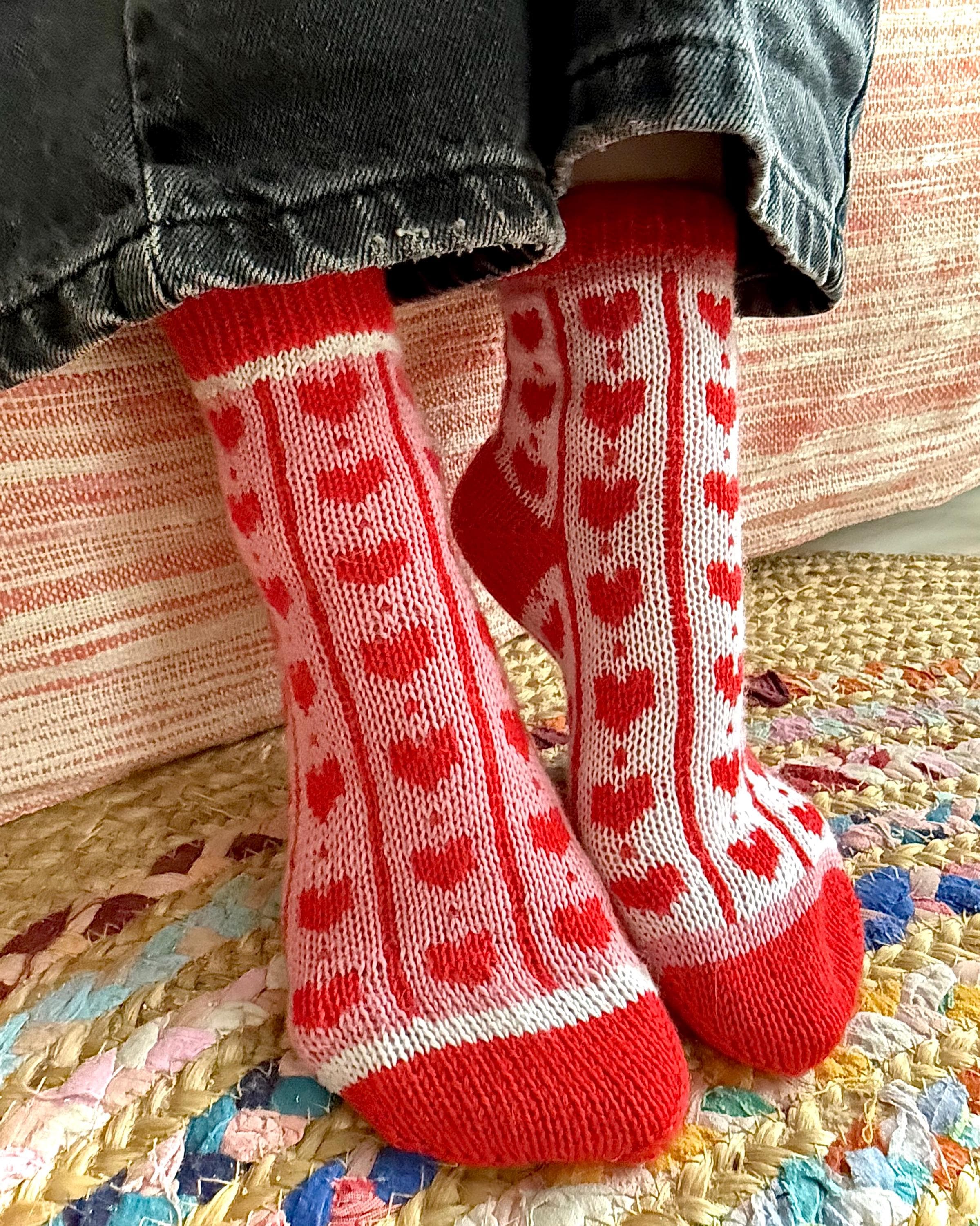 DIGITAL ITEM - PDF knitting pattern. Love-ly socks.
