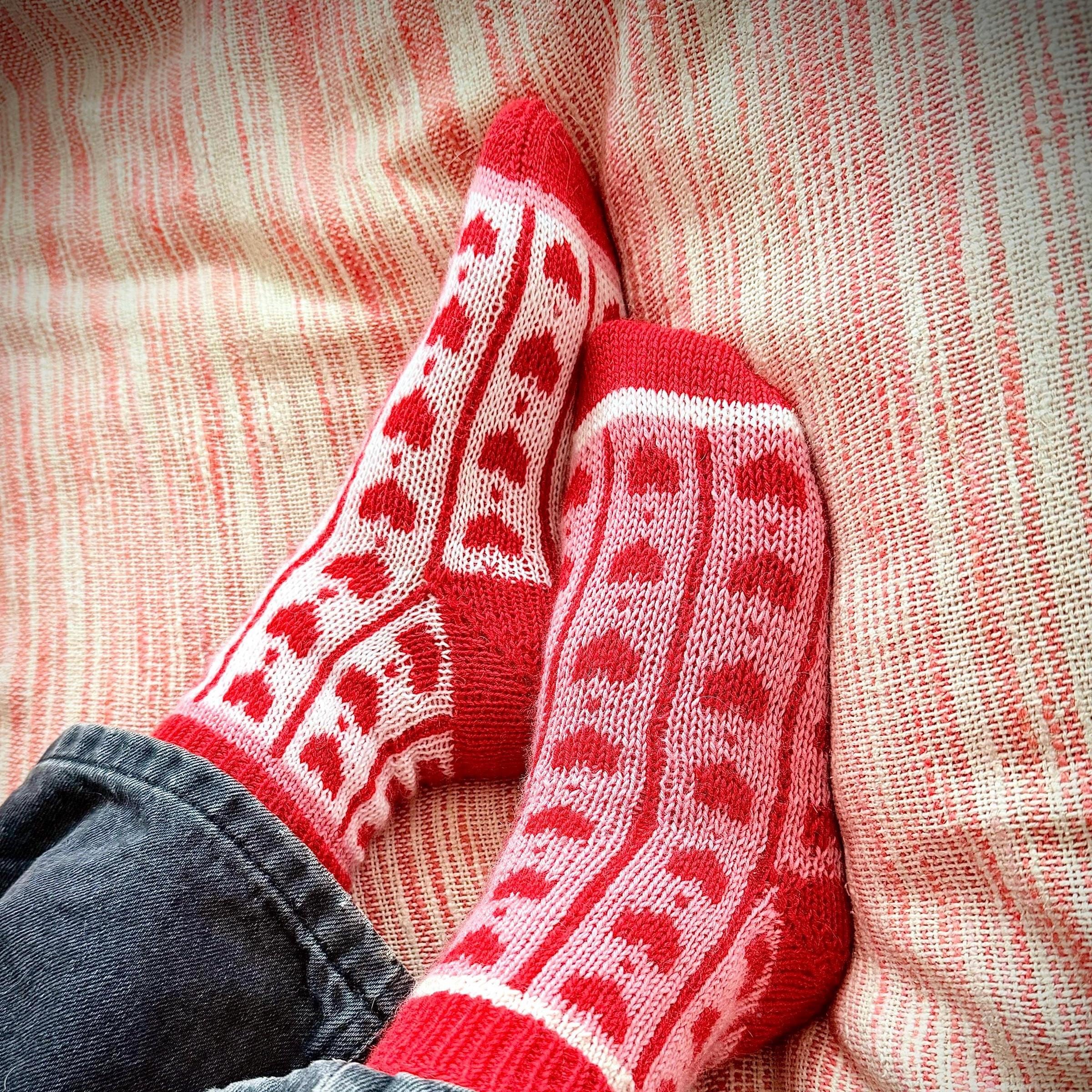 DIGITAL ITEM - PDF knitting pattern. Love-ly socks.