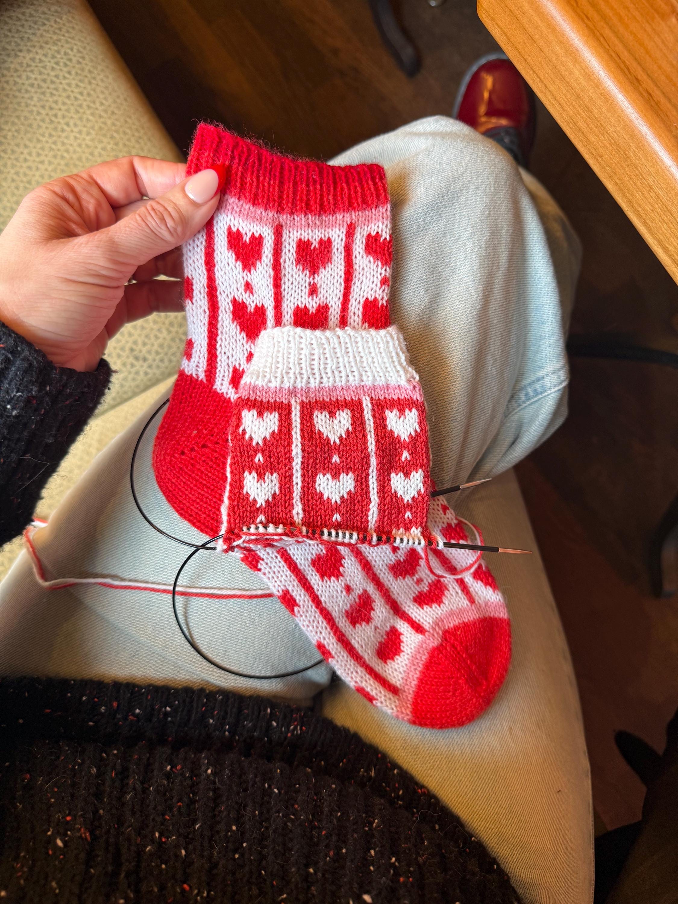DIGITAL ITEM - PDF knitting pattern. Love-ly socks.