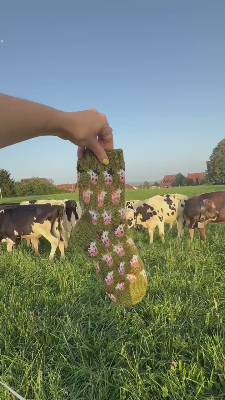 DIGITAL ITEM - Herding Cows pattern. 2 PDFs, 1 in English and 1 in German.